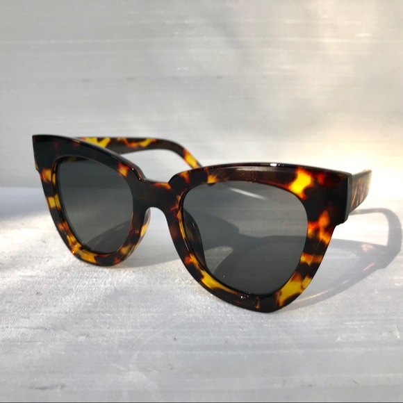 🕶 Oversize Tortoise Sunglasses 🕶 - Picture 5 of 9